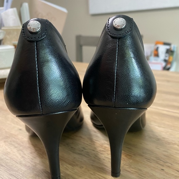 🌟Brand new MICHAEL KORS 🖤 low sweep pump - Picture 8 of 8
